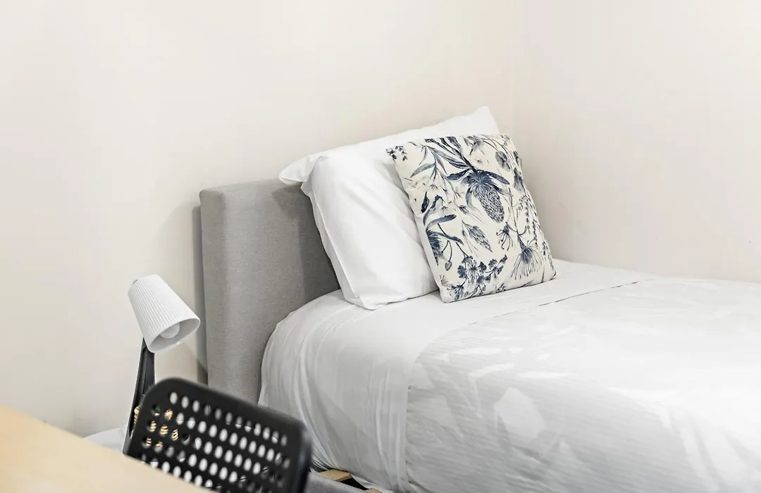 Comfy Private Single Room In Carramar - Nearby Station & Shops - Shared Bathroom-1