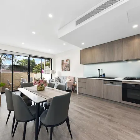 Modern 3 Bedroom Townhous In Ashfield-3